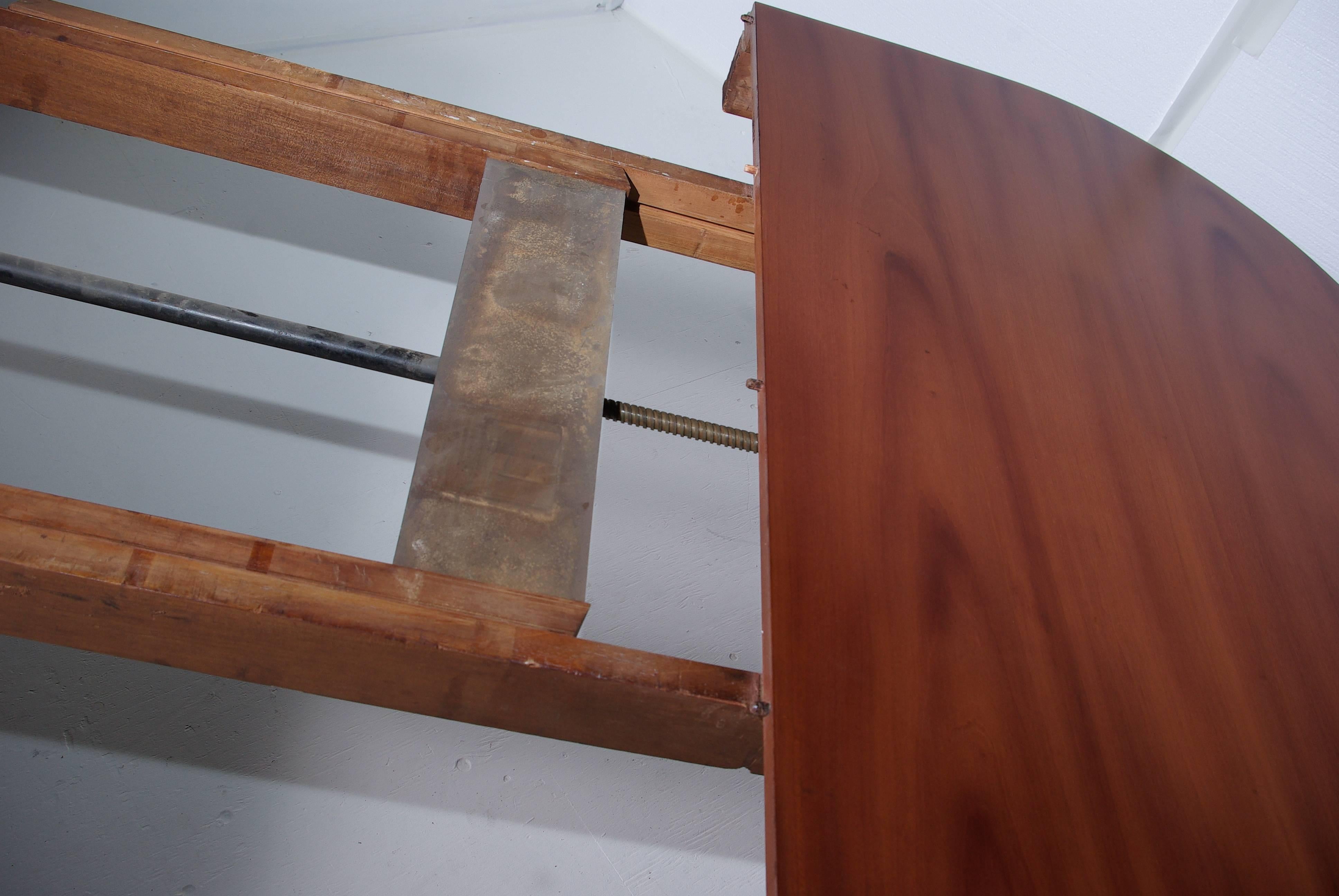 B372 Antique Victorian Mahogany Oval Dining Room Table with Hand Crank