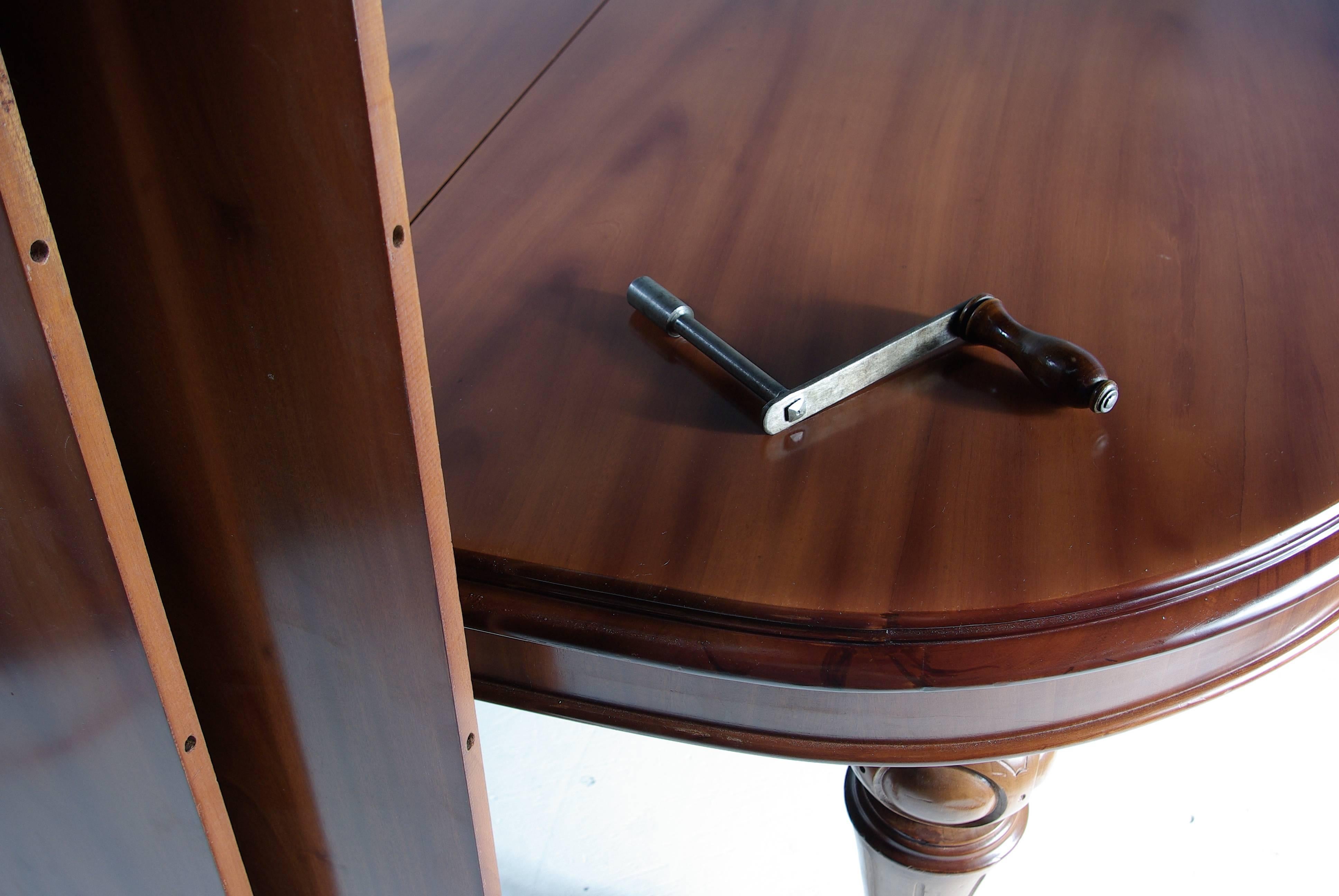 B372 Antique Victorian Mahogany Oval Dining Room Table with Hand Crank