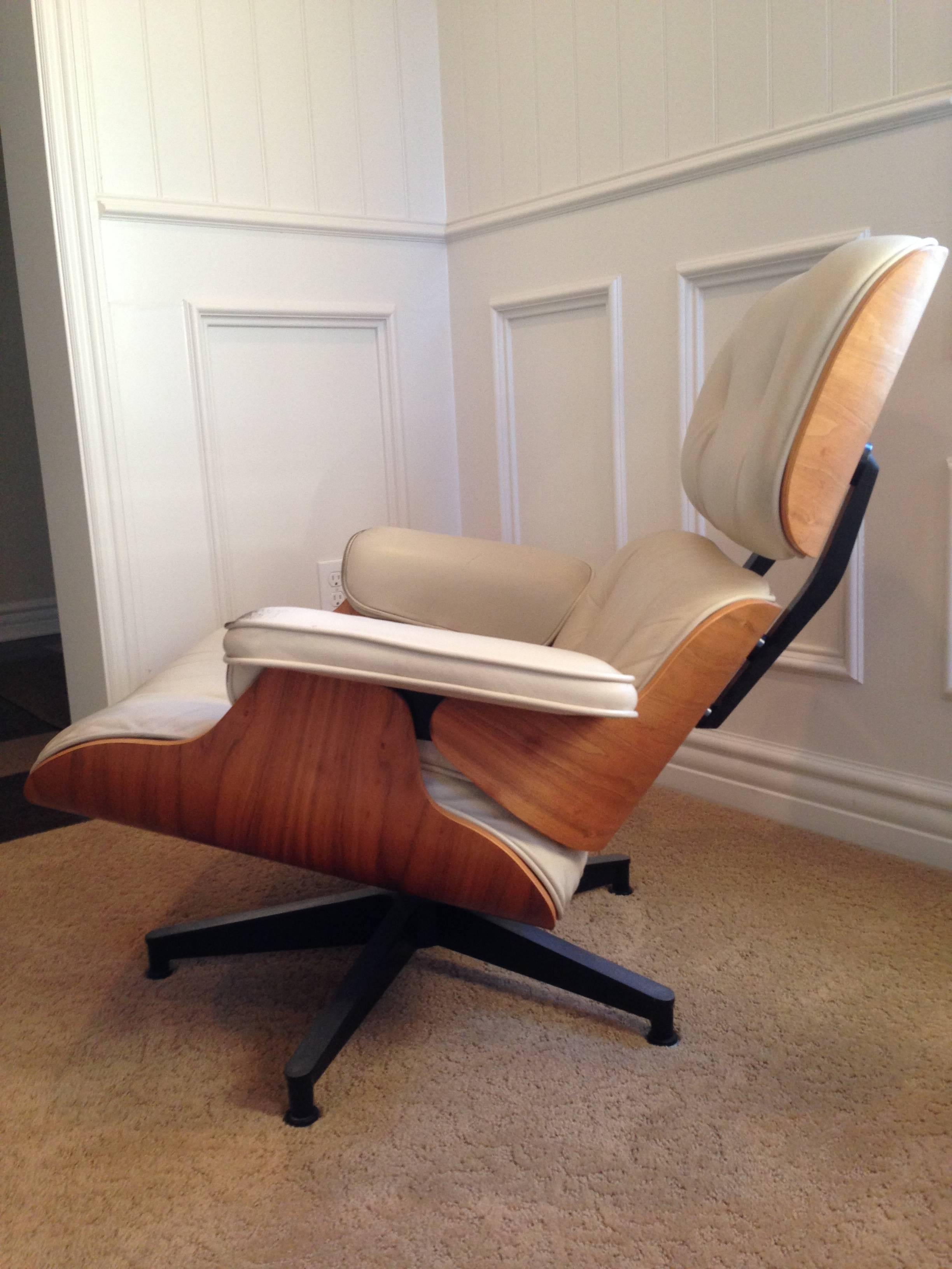 Herman Miller Eames Lounge Chair and Ottoman, Model 670 and 671 at