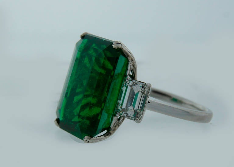 Tiffany and Co. 15.02 Carat Emerald Diamond Platinum Ring For Sale at 1stdibs