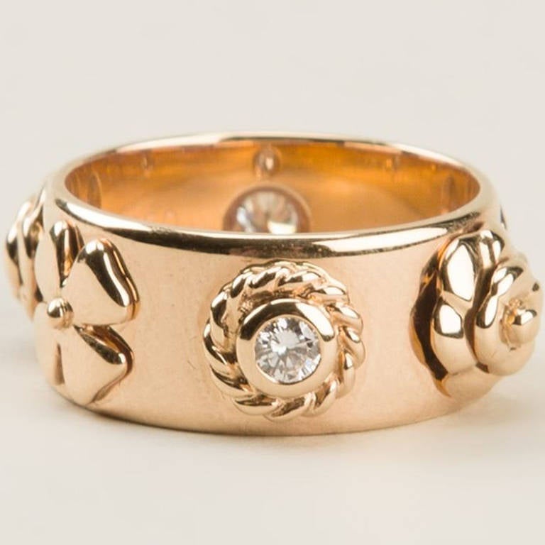 Chanel Vintage Embossed Motif 18K Gold Ring at 1stDibs
