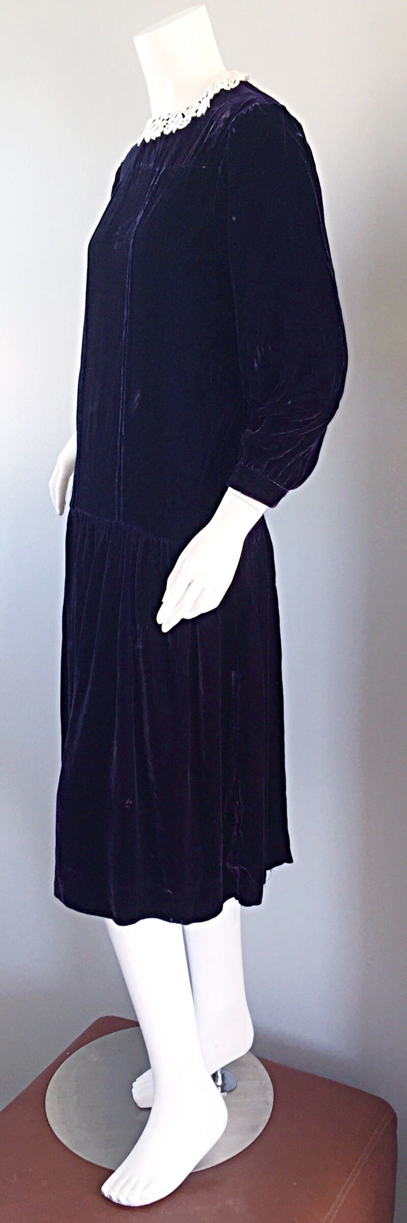 1920s Purple Eggplant Vintage Roaring 20s Velvet Flapper Dress w/ Lace