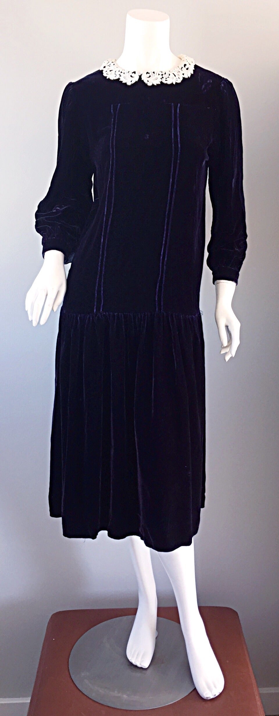1920s Purple Eggplant Vintage Roaring 20s Velvet Flapper Dress w/ Lace