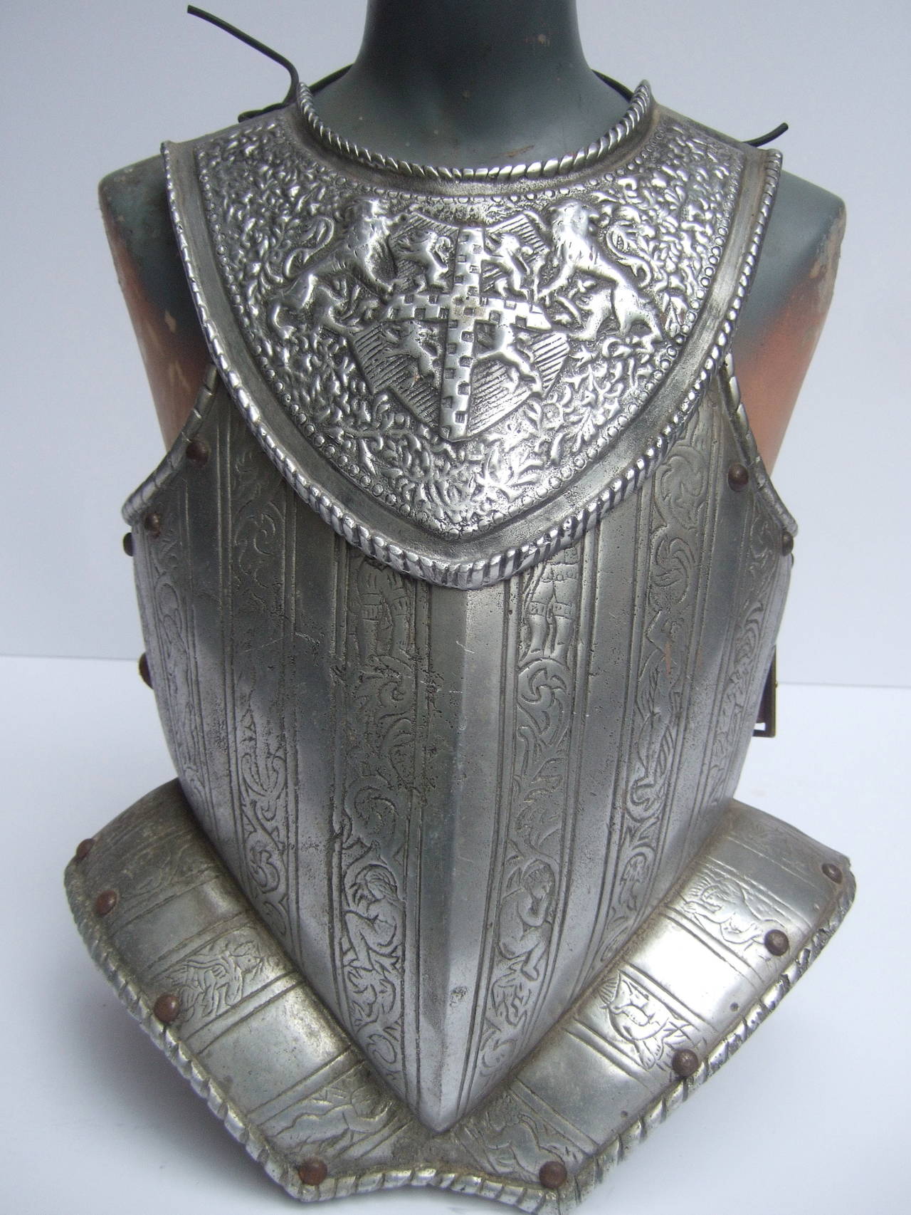 Metal Suit Of Armor TheRescipes.info