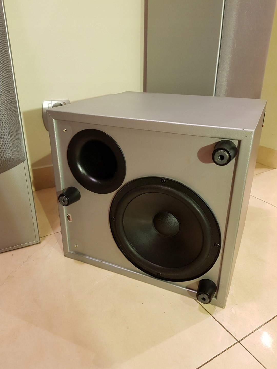 Subwoofer JAMO E4SUB.1 AKTYWNY ZESTAW 5.1 / MOC 7916422439