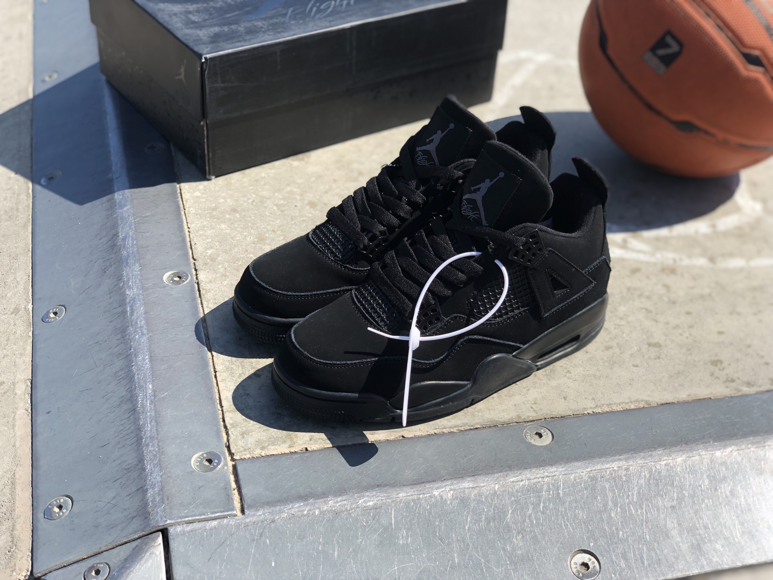 Jordan 4 Retro Black Cat Ząbki Kup teraz na Allegro Lokalnie