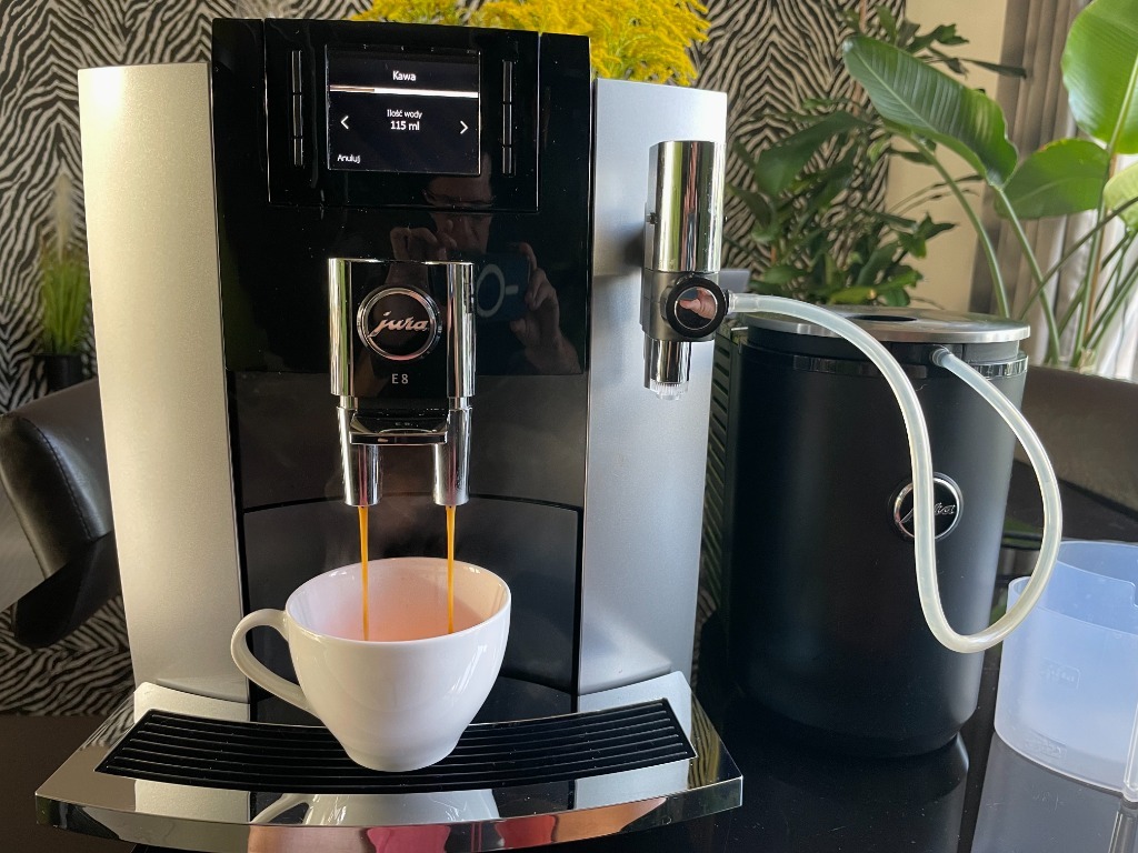 Ekspres ciśnieniowy Jura E8 + Chłodziarka do mleka Kamionki Kup