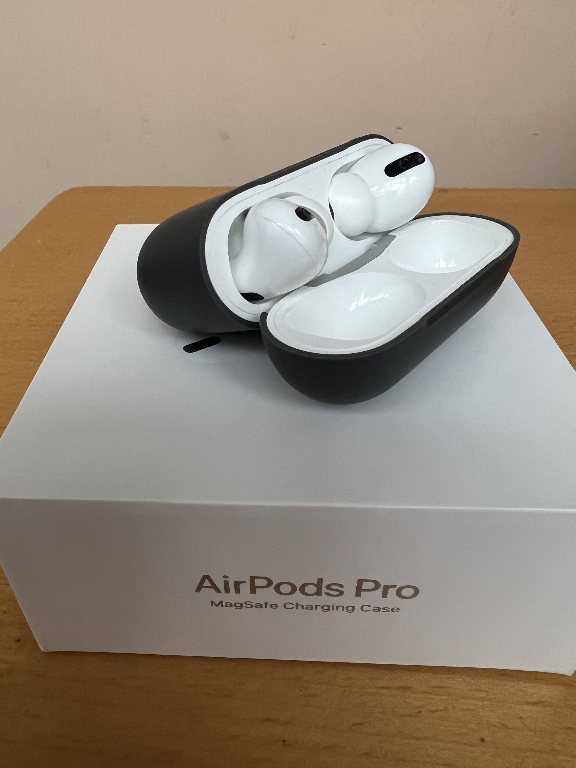 Airpods Pro 1 generacja Mag Safe Gdańsk Kup teraz na Allegro Lokalnie