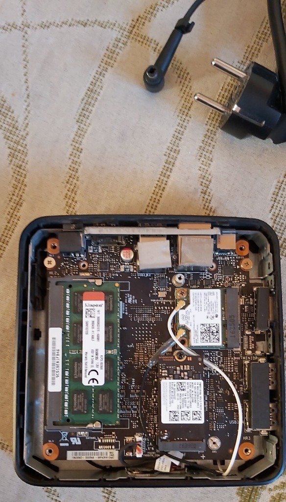 Asus mini PC UN45 n3000 120 SSD Streamer Prusice Kup teraz na