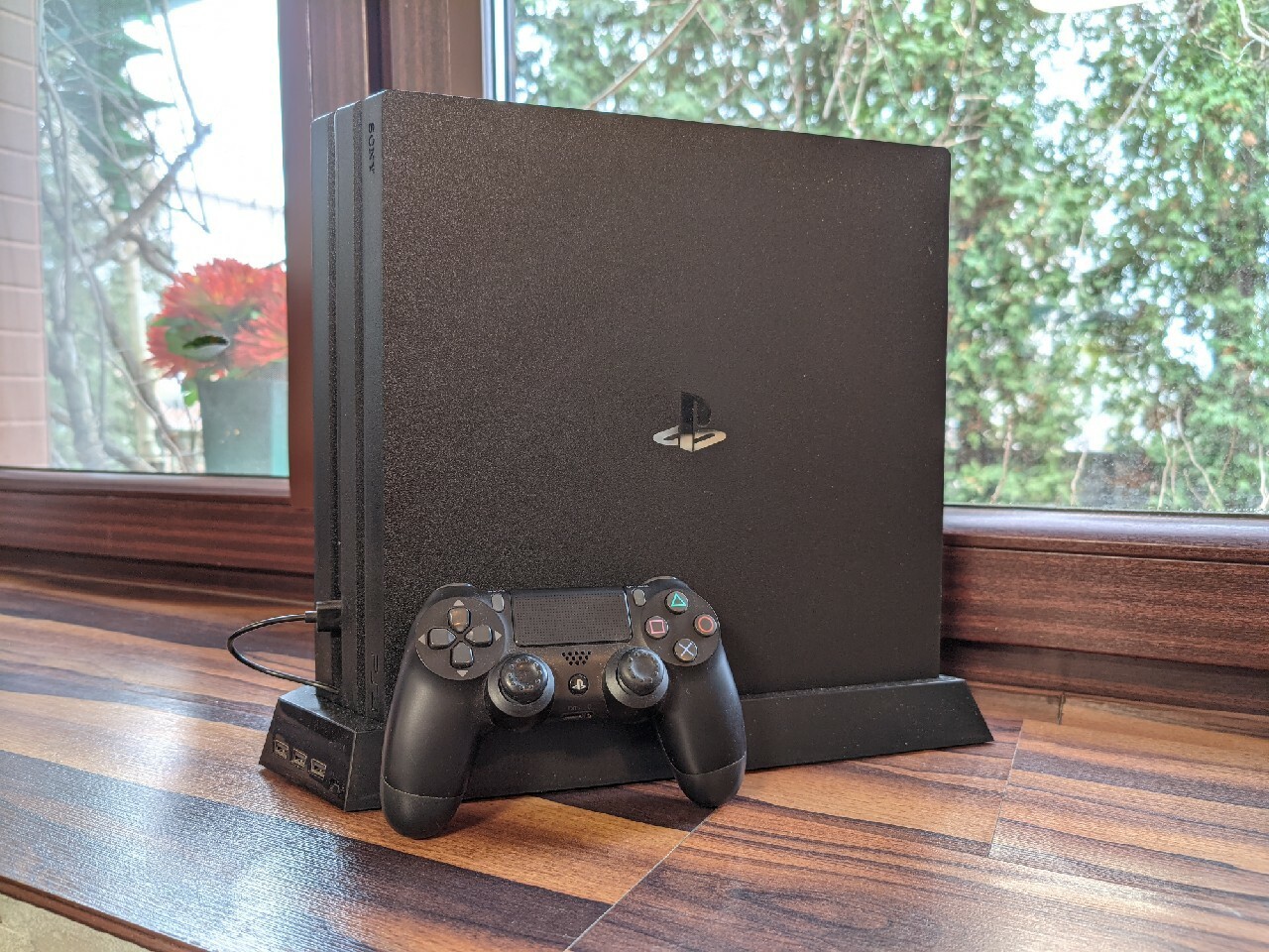 PlayStation 4 PRO plus podstawka chłodząca i gra Serock Kup teraz