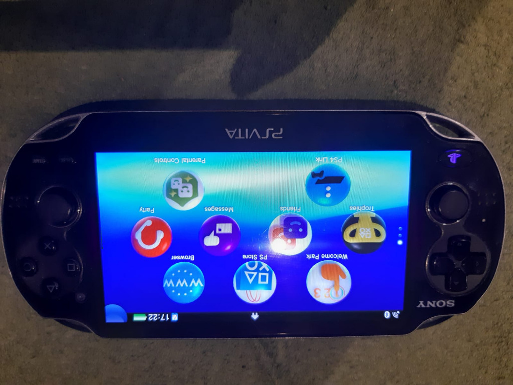 PS vita z etui i 3 gry model PCH1004 Legnica Kup teraz na Allegro