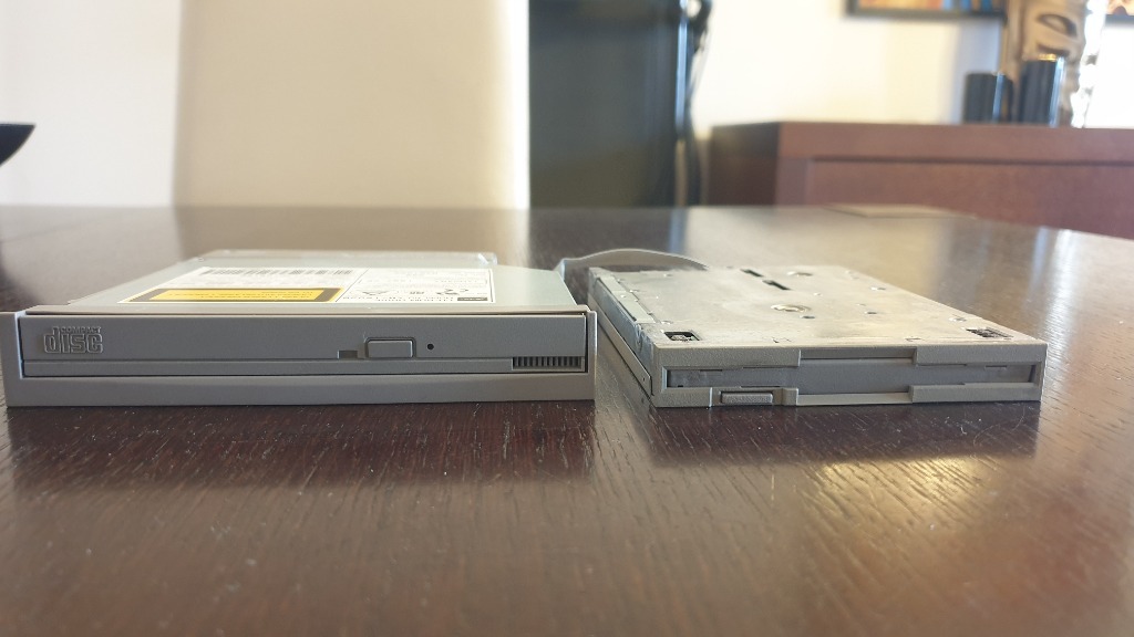 Napęd CD oraz floppy od Toshiba serii 400CDT Zielona Góra Licytacja