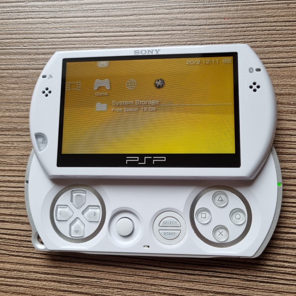 Konsola PSP GO biała Szczecin Kup teraz na Allegro Lokalnie