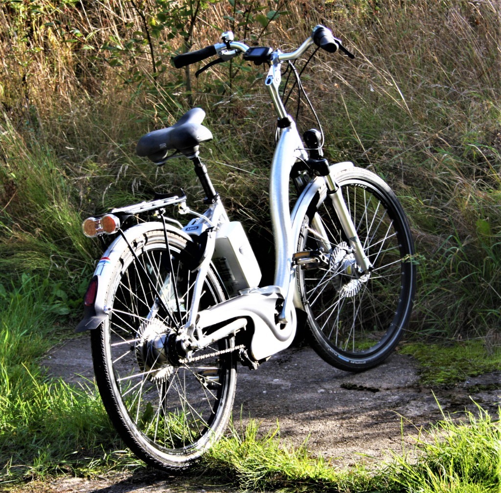 ROWER ELEKTRYCZNY FLYER, SREBRNY, ALU / DO NAPRAWY Czernin