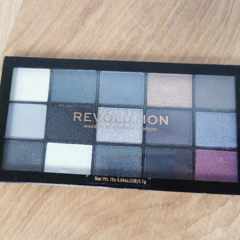 Makeup Revolution Reloaded paleta cieni Blackout Wrocław Kup teraz