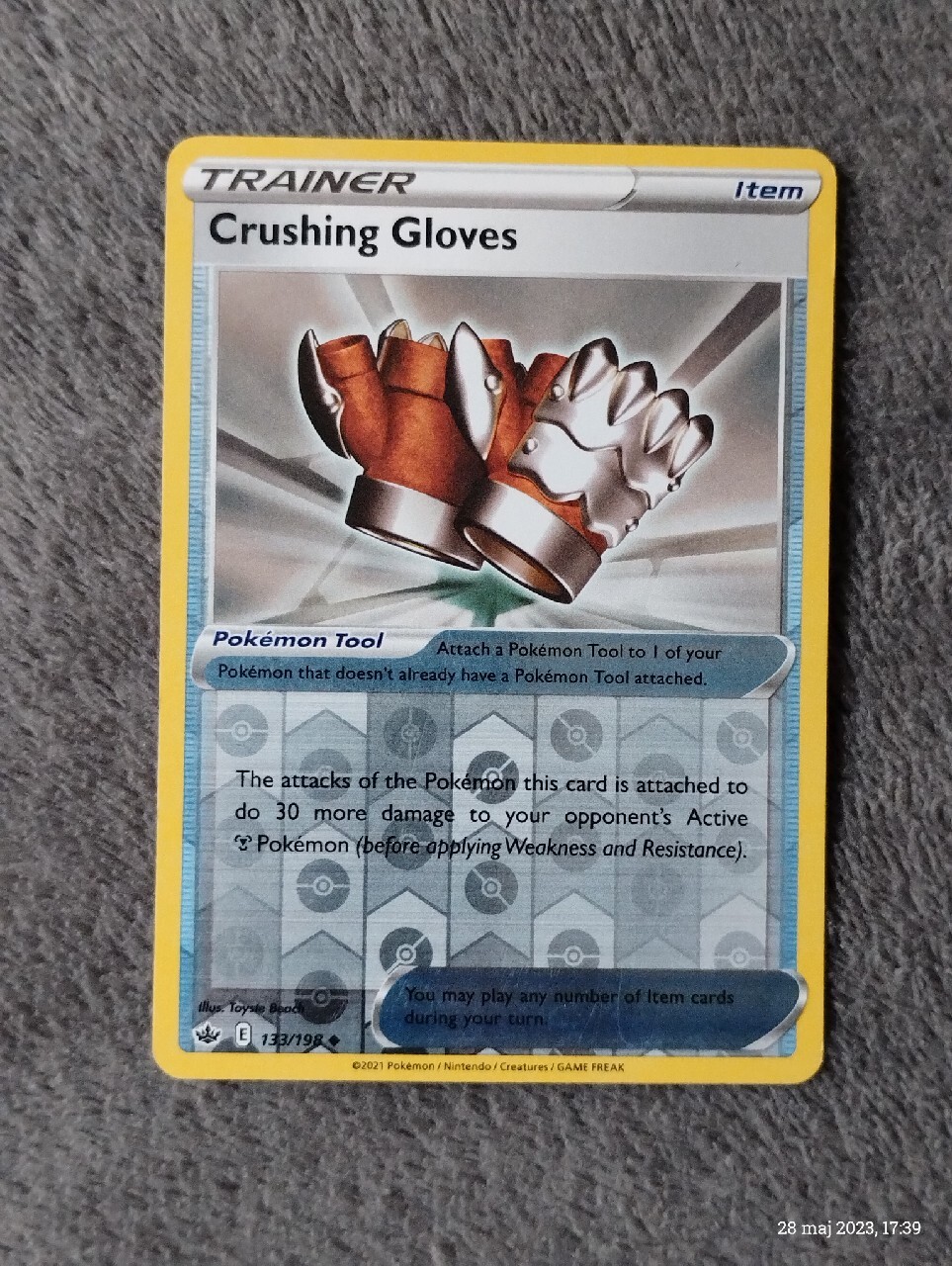 Karta pokemon Crushing Gloves Hologram. Łubna Licytacja na Allegro