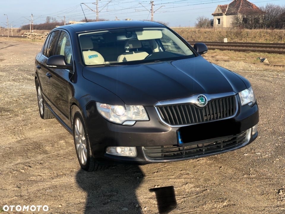 Sprzedam Superb z uszkodzonym silnikiem BielskoBiała Ogłoszenie na