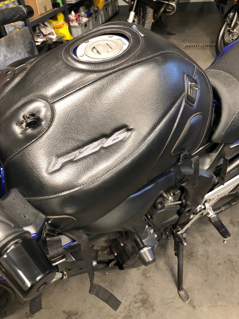 Yamaha FZ6 Fazer Bagster pokrowiec na bak osłona 8800434139