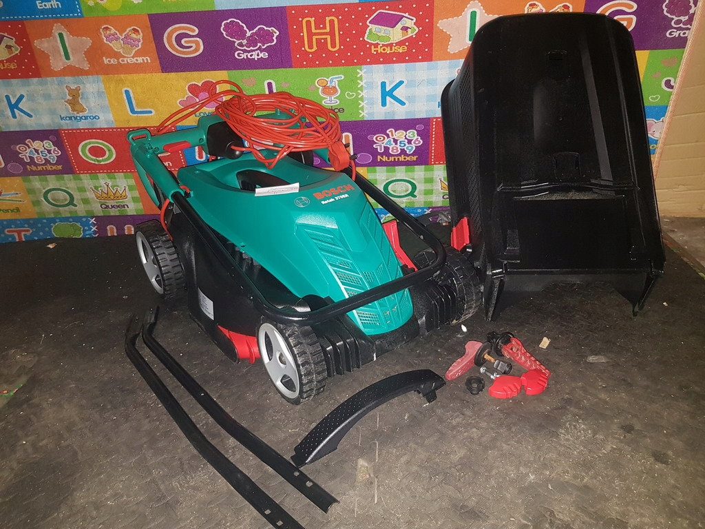KOSIARKA ELEKTRYCZNA BOSCH ROTAK 370 ER (236) U
