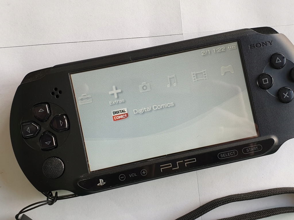SONY PSP PSPE1004 2A 7 GIER ŁAD ETUI KARTA 4GB 9076670382