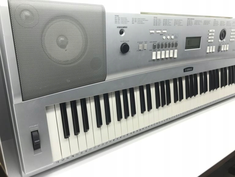 PIANINO YAMAHA PORTABLE GRAND DGX220 8340309140 oficjalne archiwum