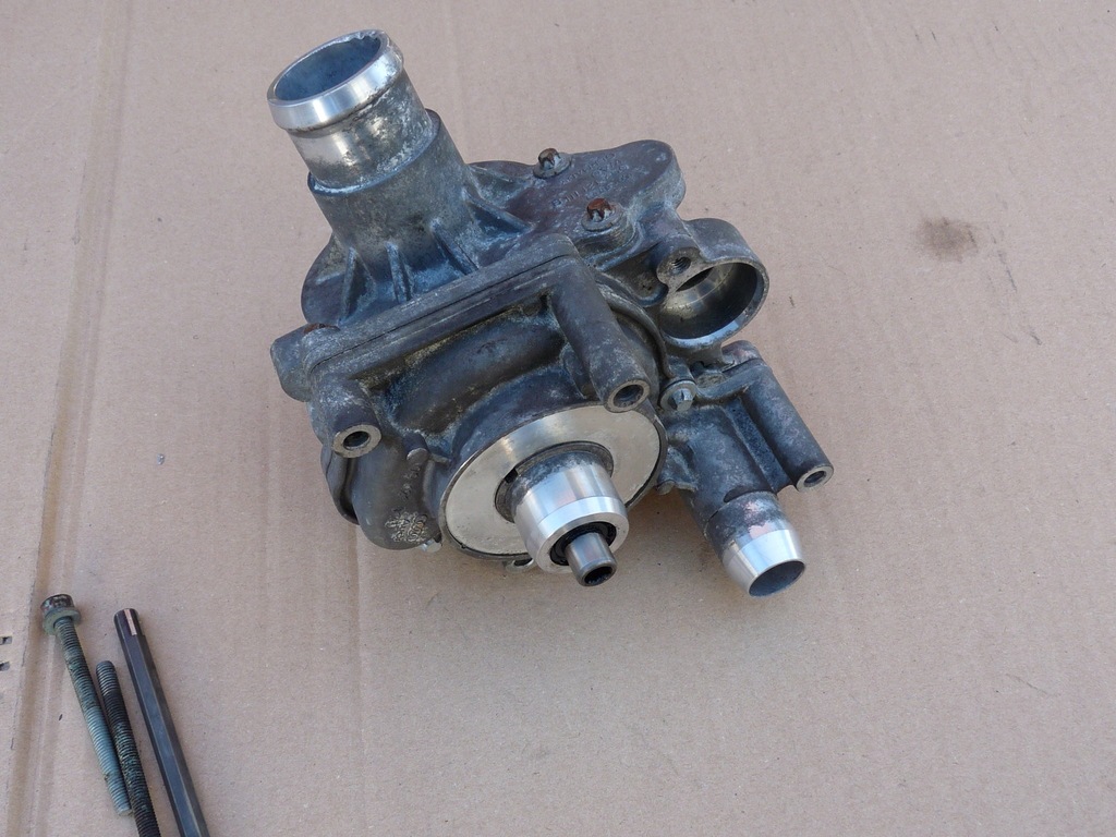 AUDI A8 D3 4.0 4.2 TDI POMPA WODY 057121111B 11978662896 oficjalne