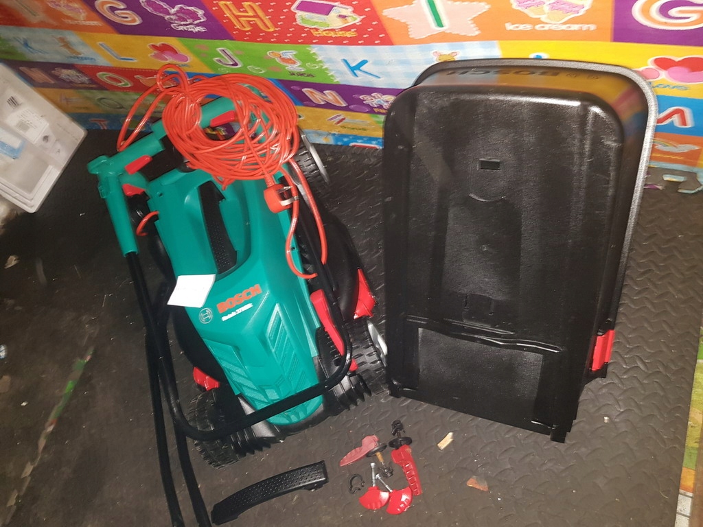 KOSIARKA ELEKTRYCZNA BOSCH ROTAK 370 ER (236) U