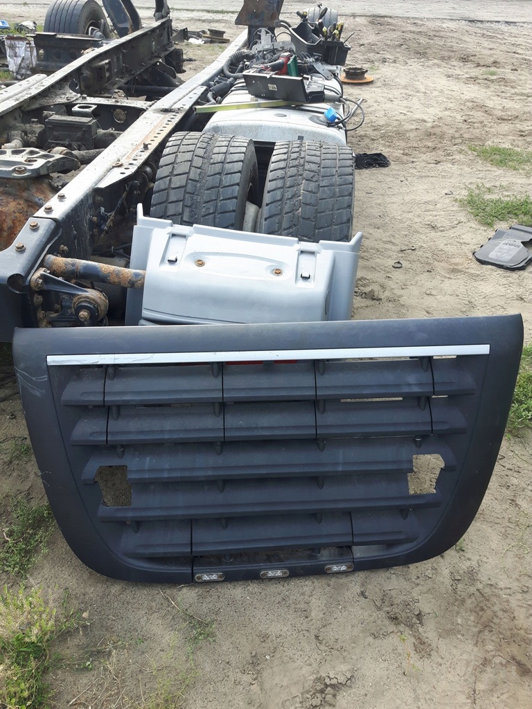 DAF XF 105 GRIL GRILL ATRAPA ORYGINAŁ ŚRODEK 7972345528 oficjalne archiwum Allegro