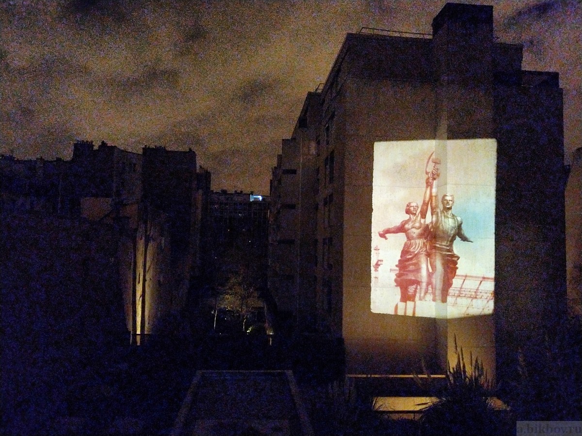 Paris COVID pleasures: night projection entertainment (Moscow, USSR)