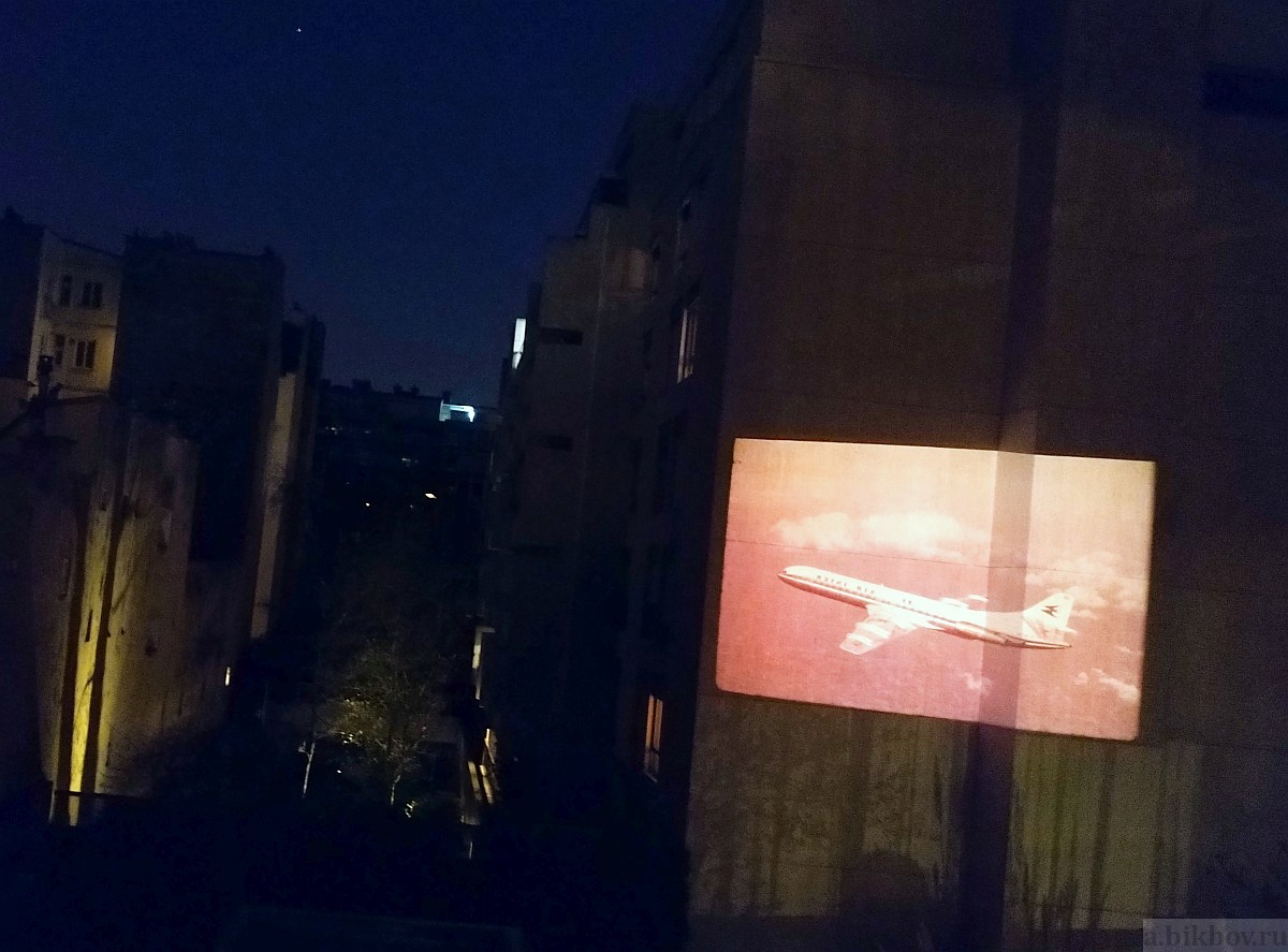 Paris COVID pleasures: night projection entertainment