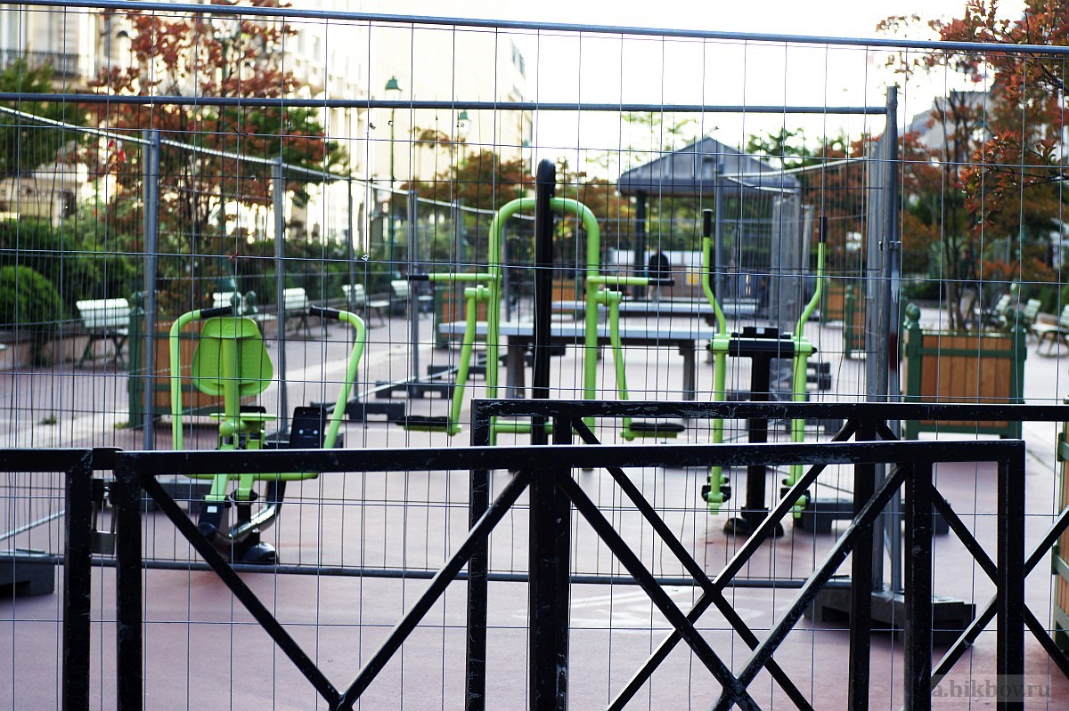 Going social during the outbreak in Paris: new practices and habits