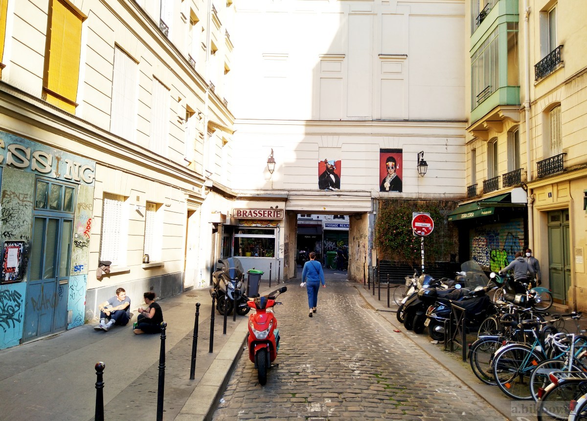 Going social during the outbreak in Paris: new and old ways to pass leisure time