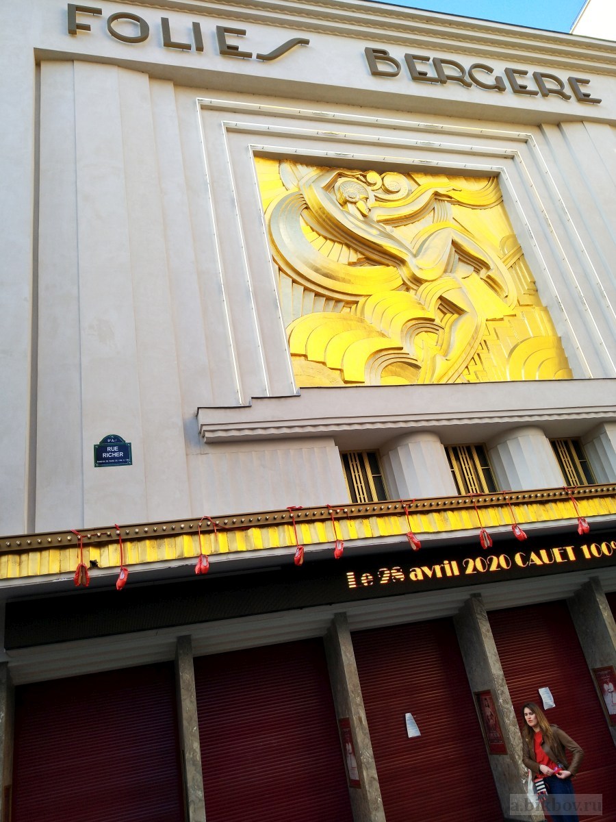 Going social during the outbreak in Paris: new and old ways to pass leisure time