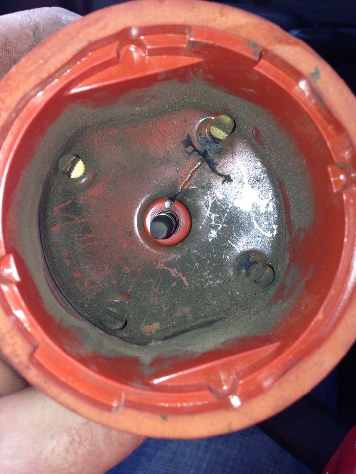 Горит уголек в крышке трамблера причины