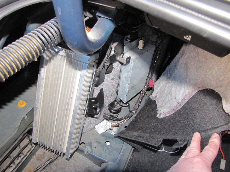 CD changer+bluetooth — BMW 5 series (E60), 3 л, 2004 года автозвук