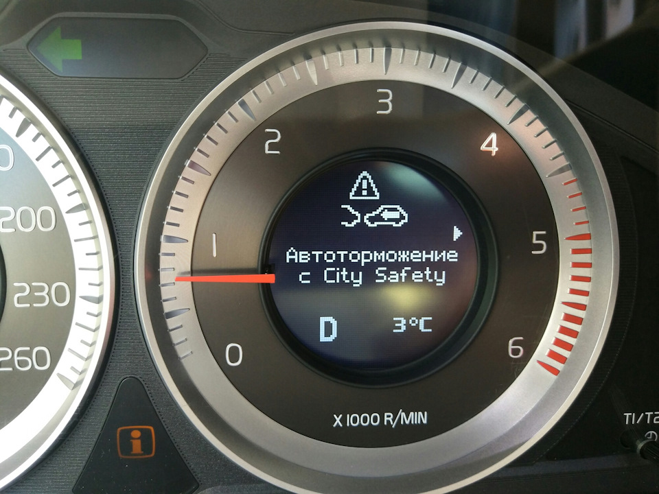 City Safety однако иногда выручает — Volvo XC70 III, 2,4 л, 2012 года