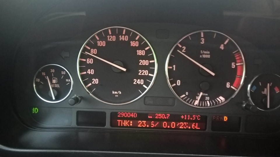 загорелось "fuel inject system" — BMW 5 series (E39), 3 л, 2000 года