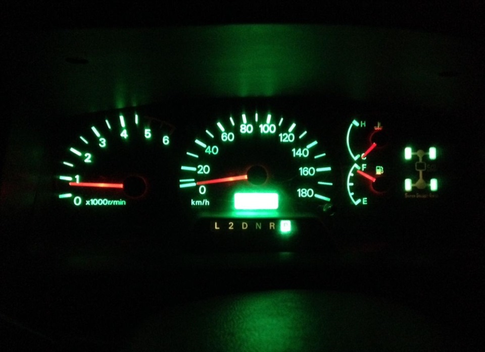 подсветка щитка. — Mitsubishi Delica (L400), 2,8 л, 1994 года другое