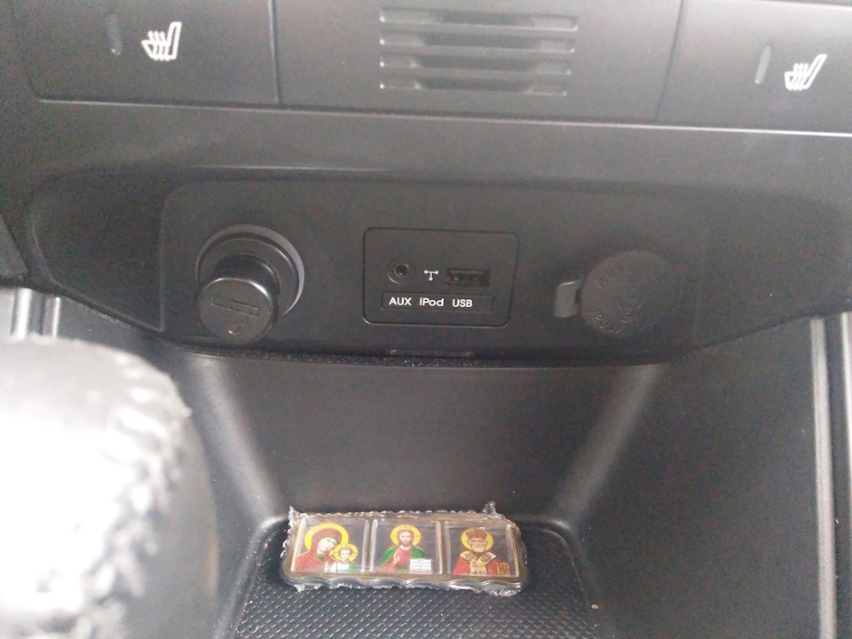 установка USB вместо прекуривателя — KIA Sorento (2G), 2,2 л, 2012 года