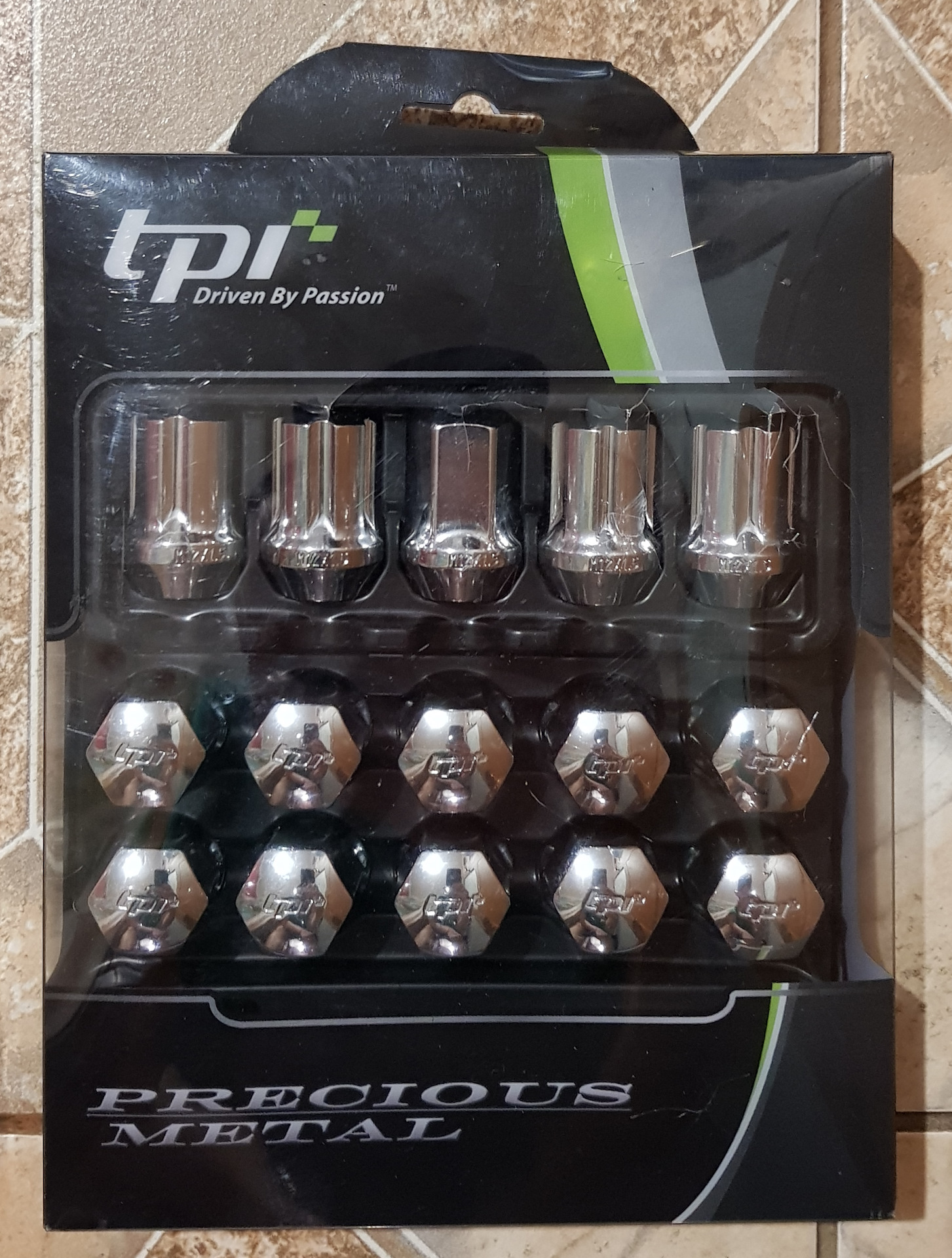 Для новых дисков — новые стальные гайки Striker Nuts с секреткой TPI