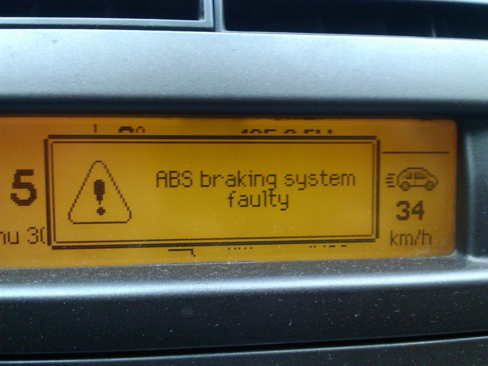"ABS braking system faulty" — Citroen C4 (1G), 1,6 л, 2006 года