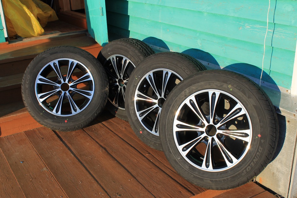 К летнему сезону готов! — Renault Sandero 1G, 1,6 л, 2010 года шины