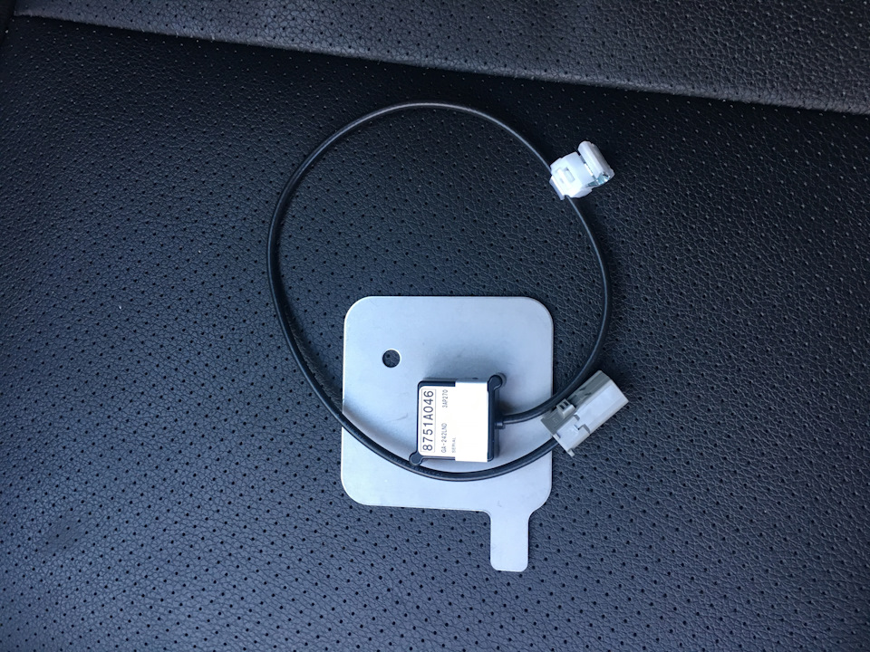 Gps антенна — Mitsubishi Outlander (3G), 2,4 л, 2016 года автозвук