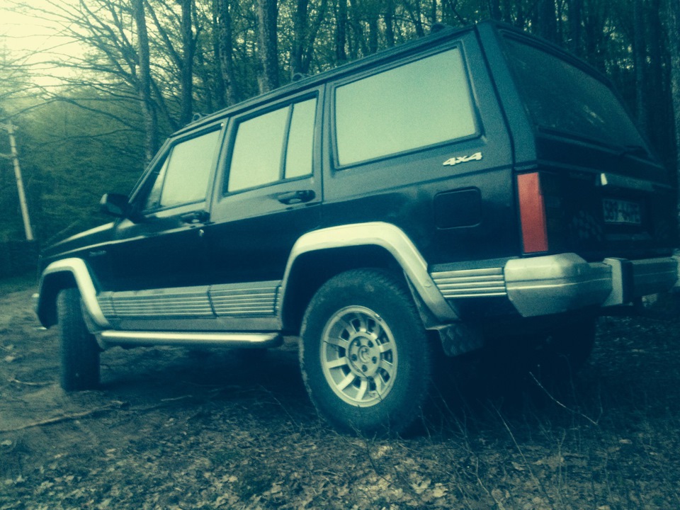 Поменял резину и сделал пару фото)) — Jeep Cherokee (XJ), 2,1 л, 1990