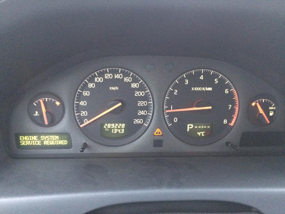 ENGINE SYSTEM SERVICE REQUIRED — бортжурнал Volvo XC70 2.4