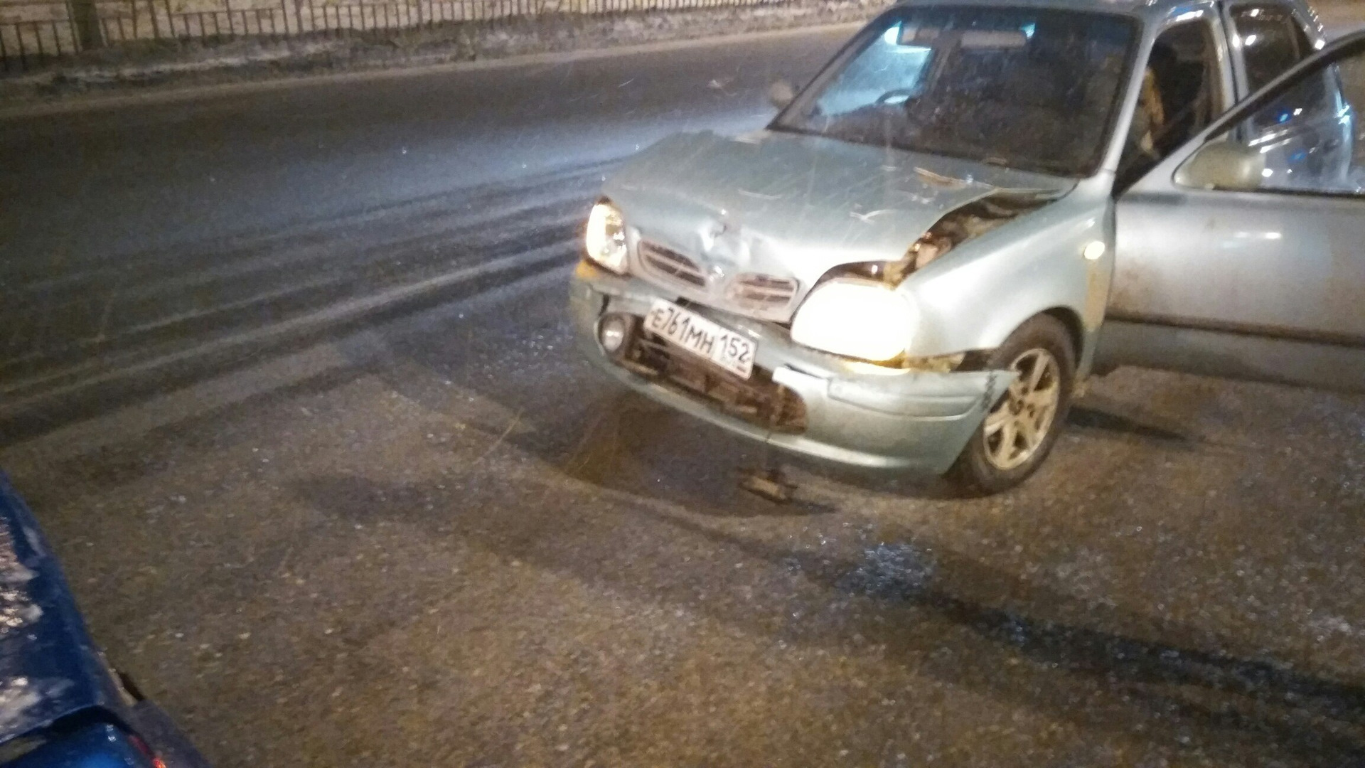 Удар в заднюю часть с последующим столкновением. — Nissan March (K11