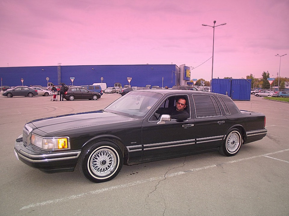 Cadillac DeVille VS Lincoln Town Car 1993 — бортжурнал Cadillac De