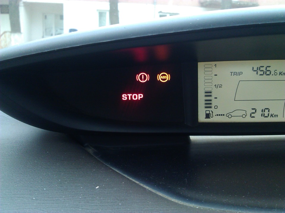 "ABS braking system faulty" — Citroen C4 (1G), 1,6 л, 2006 года