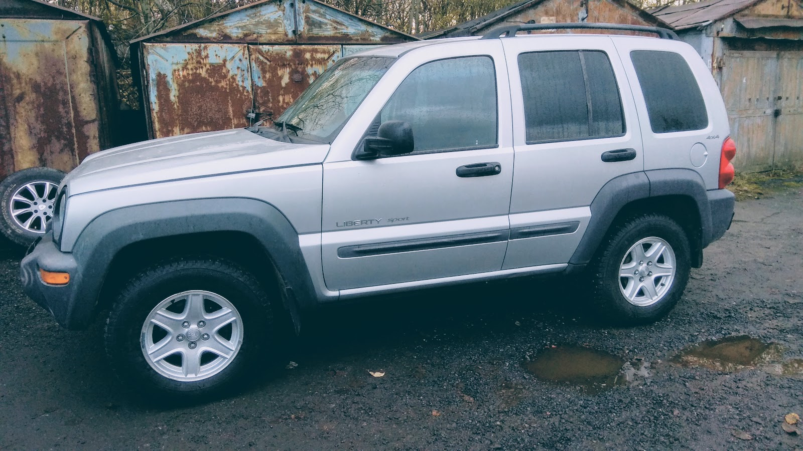 Переобулся на зиму — Jeep Cherokee (KJ), 2,4 л, 2002 года колёсные