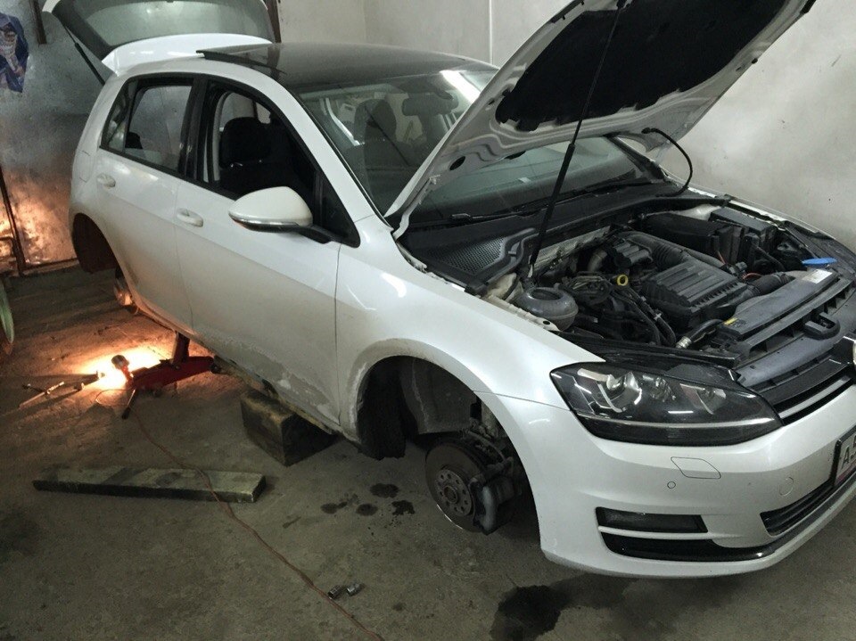 Установка пневмоподвески Airlift Autopilot v2 — Volkswagen Golf Mk7, 1,4 л, 2013 года тюнинг